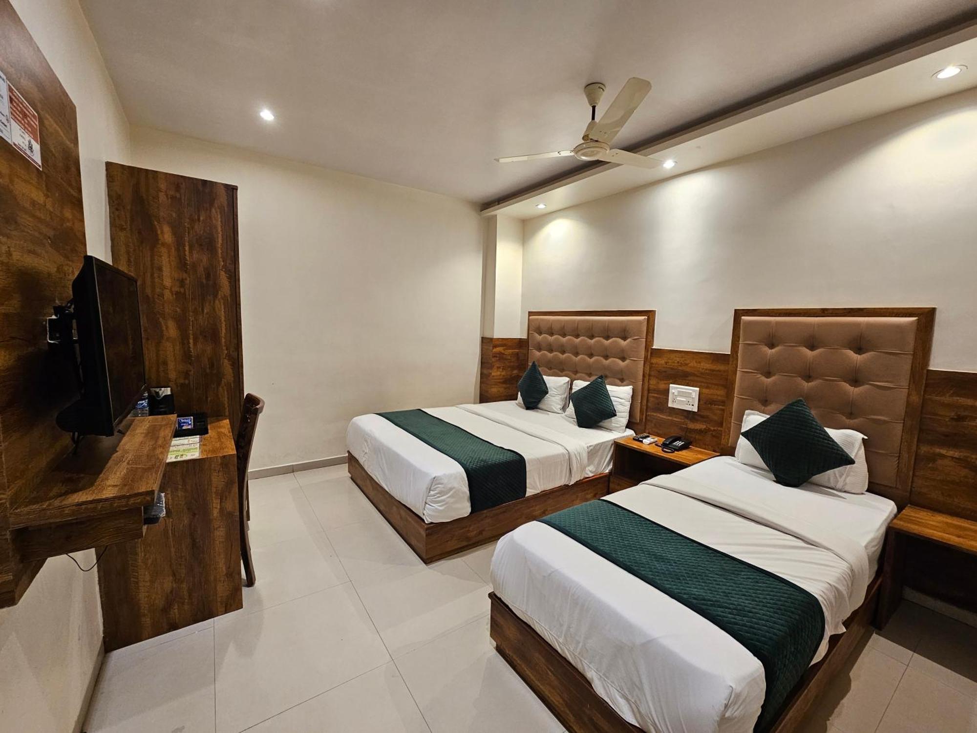 Hotel Bkc Garden - Near Us Embassy Bkc Mumbai Exterior photo